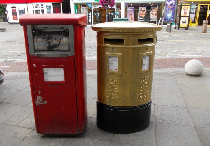 Anthony Joshua gold post box