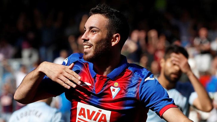 Edu Expósito in action for Eibar.