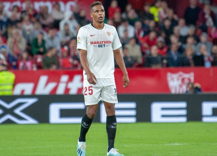 Fernando Reges in action for Sevilla