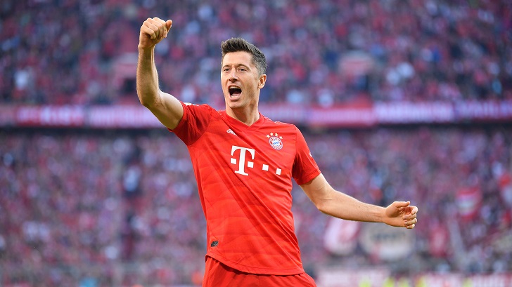 Lewandowski celebrates another goal