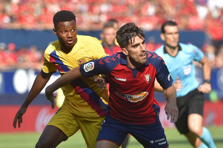 Oier Sanjurjo in action for Osasuna.