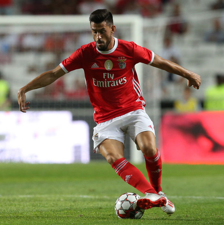 Pizzi in action for Benfica