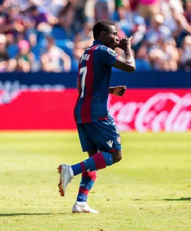 Moses Simon in action for Levante.