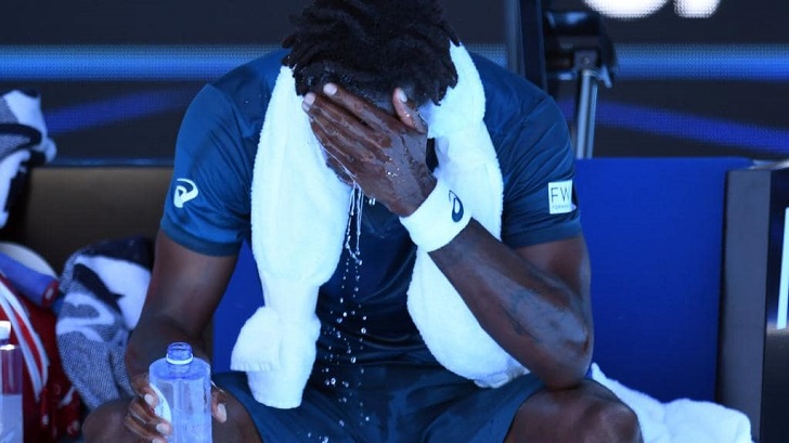 Gael Monfils suffers from the heat